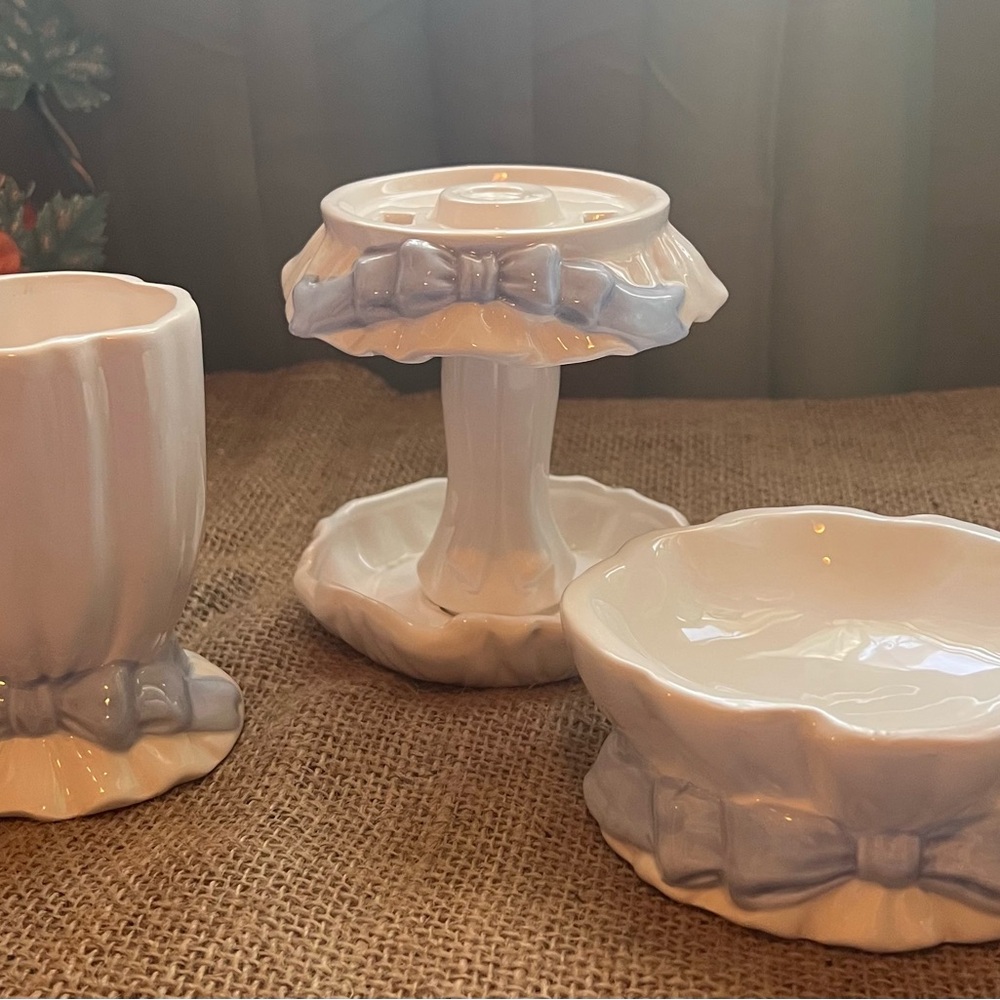 💙Vintage Brenda Koppel 1989 White with blue bows Ceramic Bathroom Set Excellent